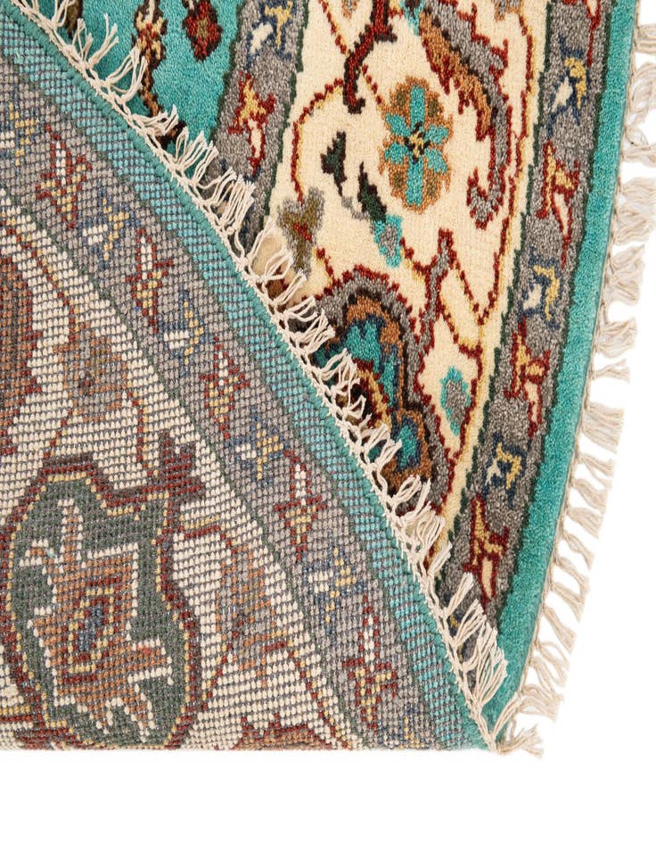 Detail image of  8' x 8'  Hand Knotted Heriz Wool Round Rug