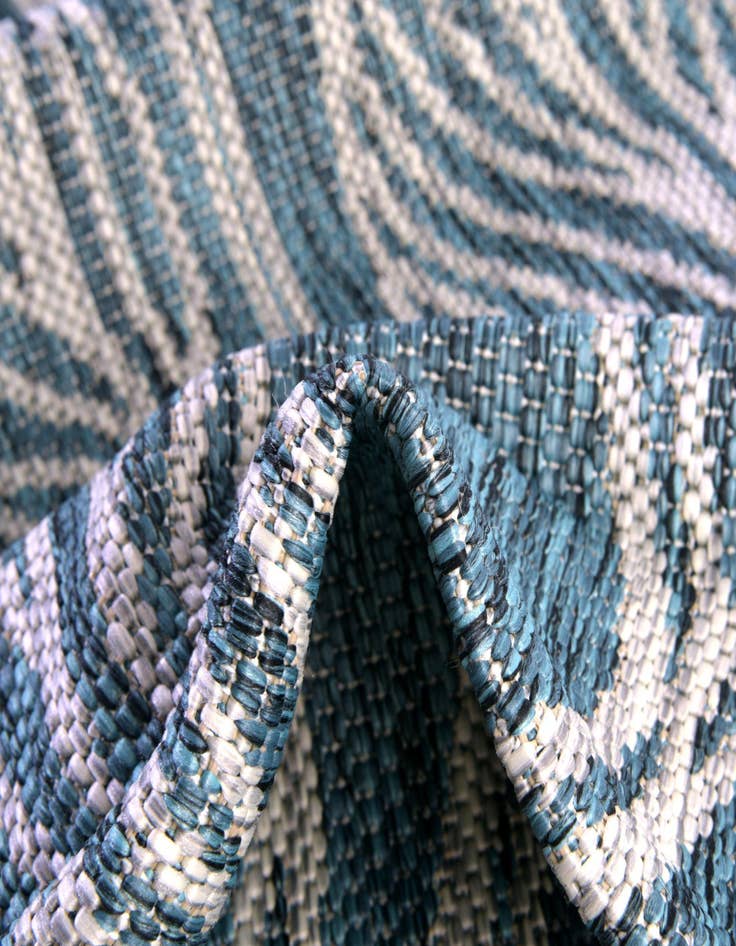 Detail image of  13' x 13'  Washable Botanical Indoor / Outdoor Round Rug