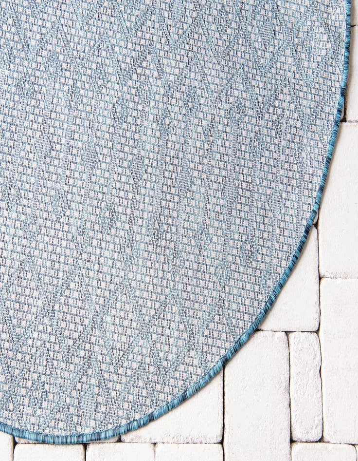 Detail image of  7' 10 x 7' 10  Washable Lattice Indoor / Outdoor Round Rug