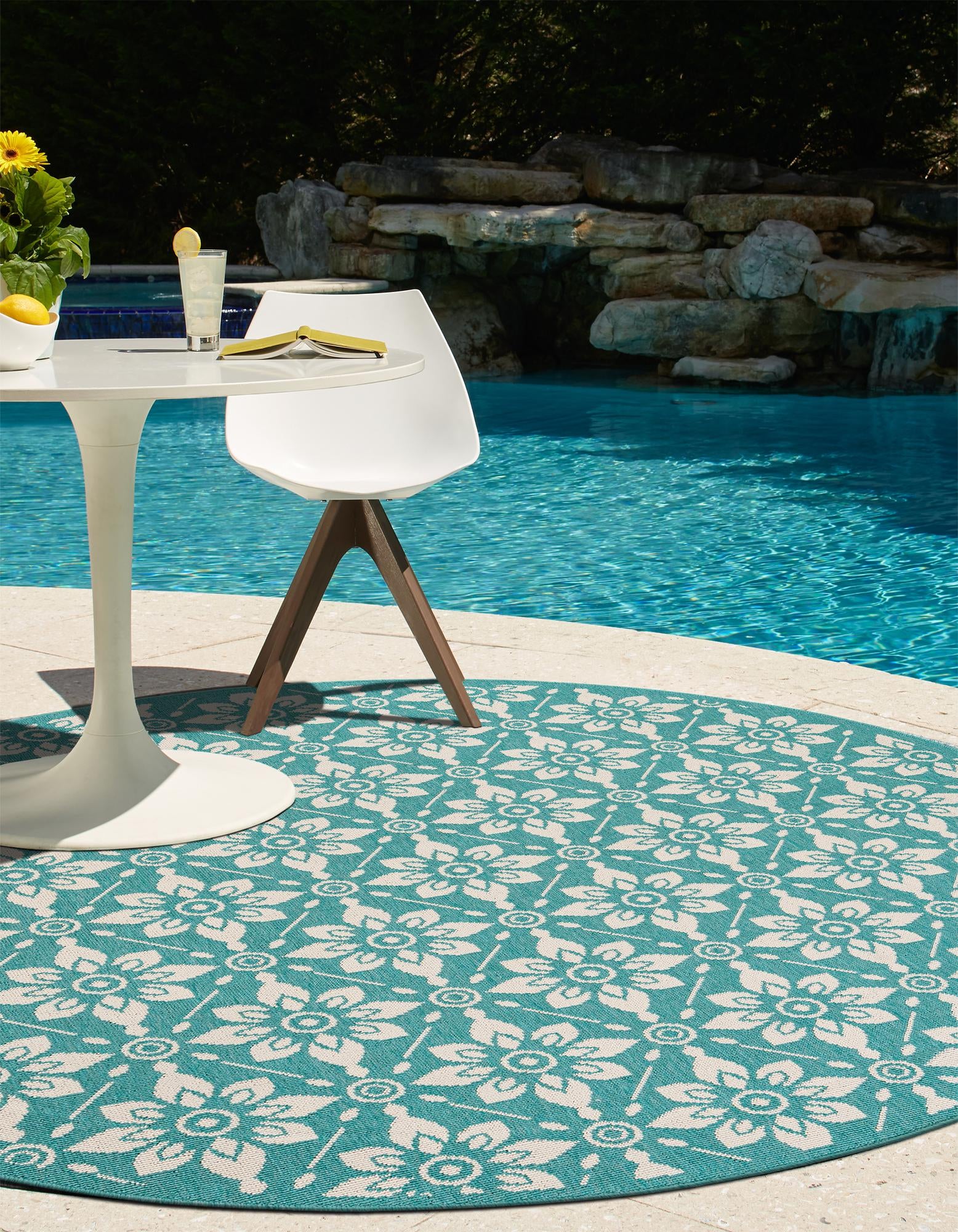 Teal 7' 10 x 7' 10 Lattice Indoor / Outdoor Round Rug | Rugs.com