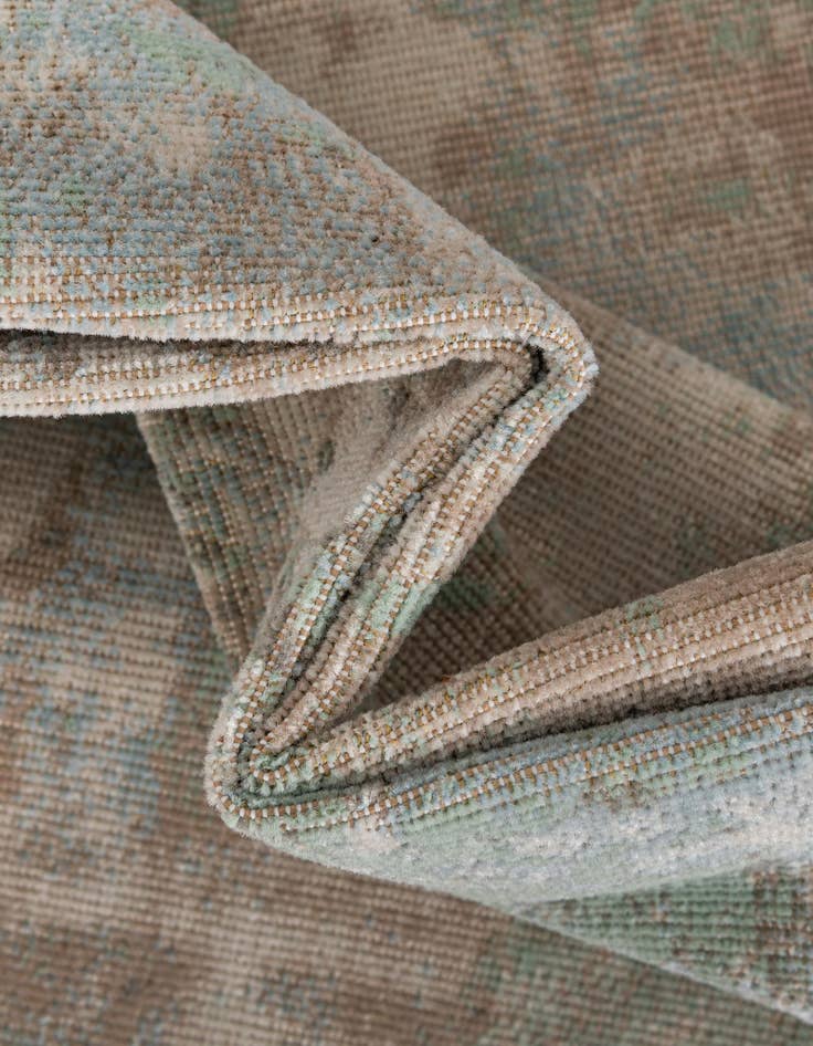 Detail image of  2' x 6' Lotus Runner Rug