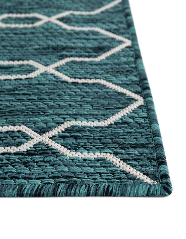 Detail image of  2' x 6'  Washable Lattice Indoor / Outdoor Runner Rug