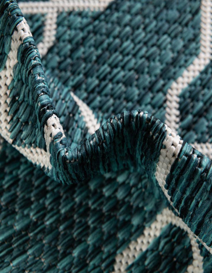 Detail image of  2' x 6'  Washable Lattice Indoor / Outdoor Runner Rug