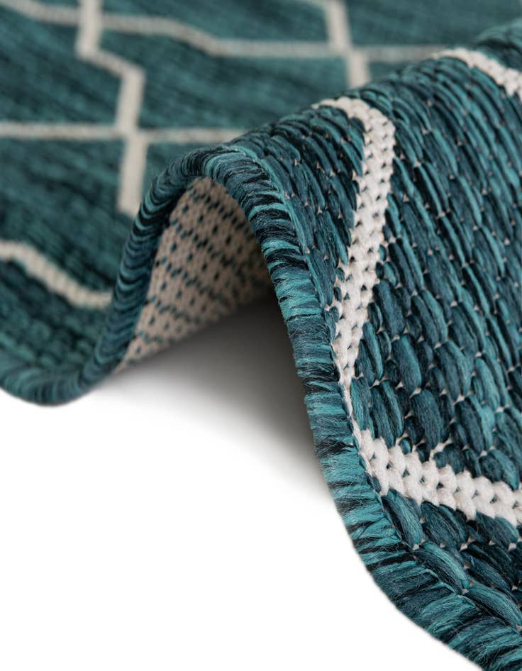 Detail image of  2' x 6'  Washable Lattice Indoor / Outdoor Runner Rug