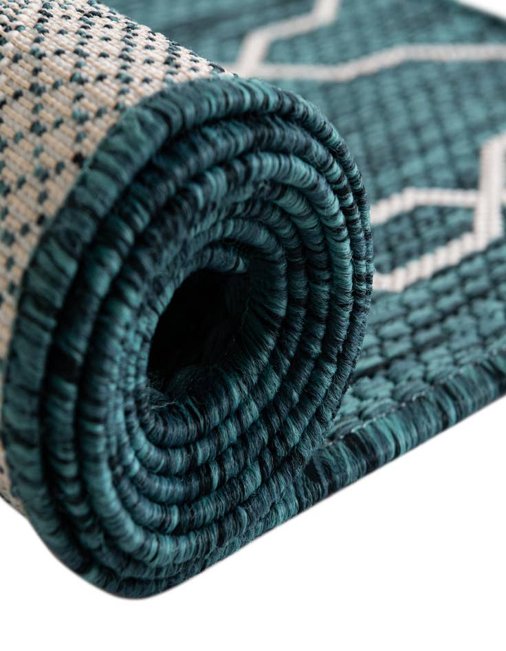 Detail image of  2' x 6'  Washable Lattice Indoor / Outdoor Runner Rug