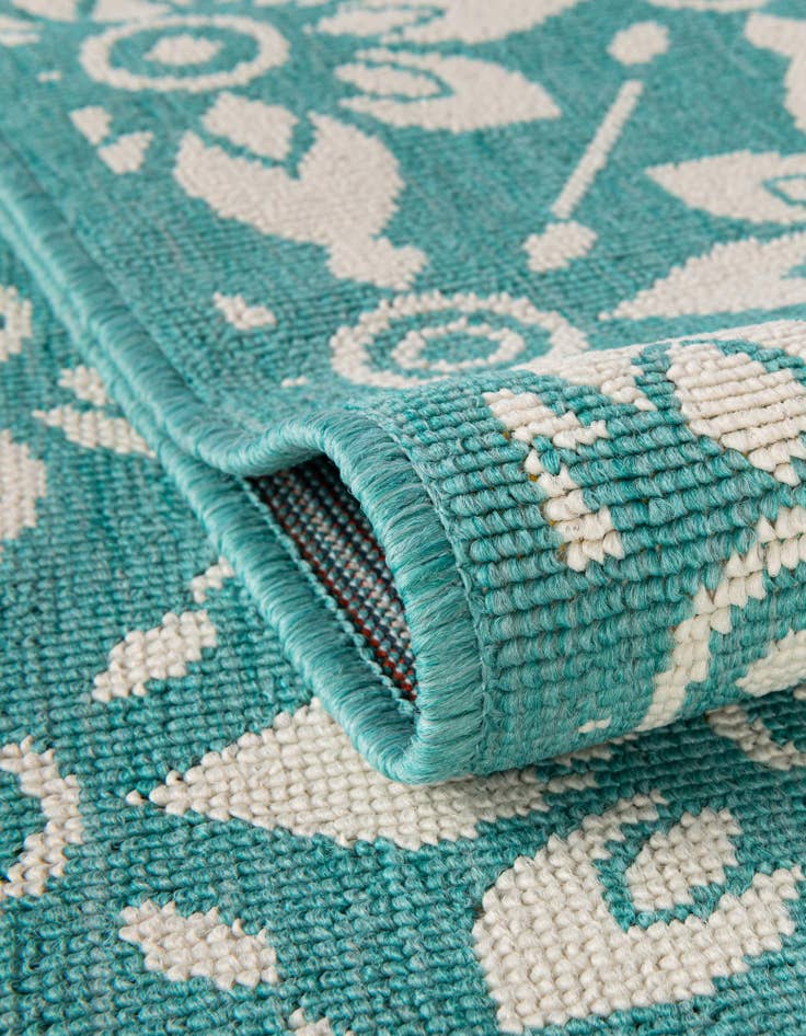 Detail image of  2' x 6'  Washable Lattice Indoor / Outdoor Runner Rug