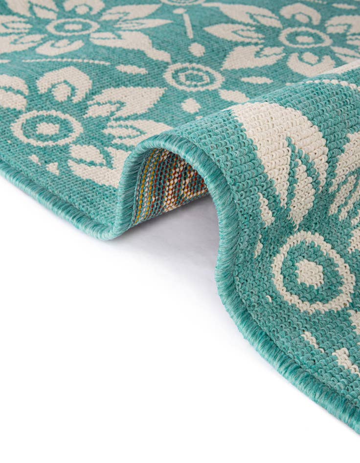 Detail image of  2' x 6'  Washable Lattice Indoor / Outdoor Runner Rug