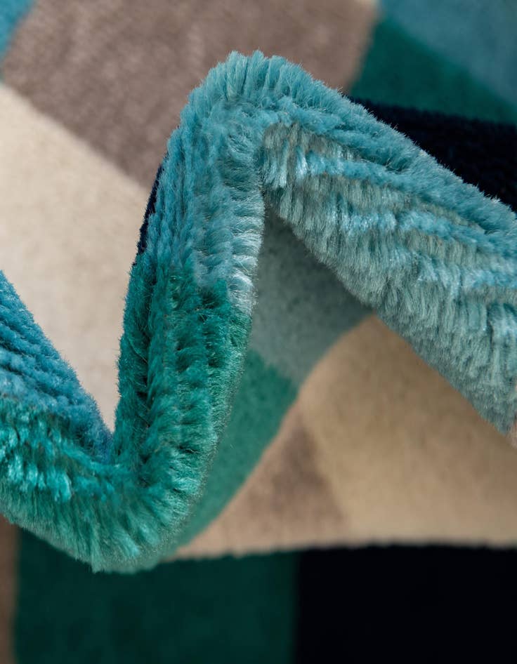 Detail image of  7' 10 x 7' 10 Azalea Square Rug