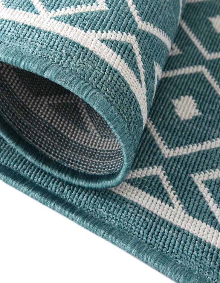Detail image of  7' 10 x 7' 10  Washable Lattice Indoor / Outdoor Square Rug