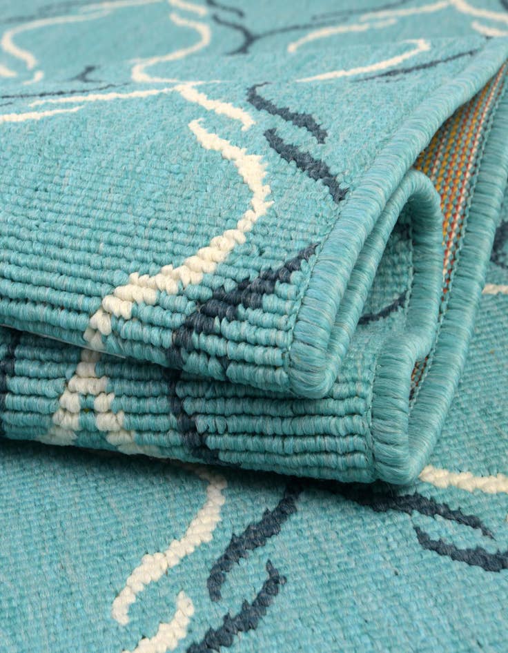 Detail image of  7' 10 x 7' 10  Washable Lattice Indoor / Outdoor Square Rug