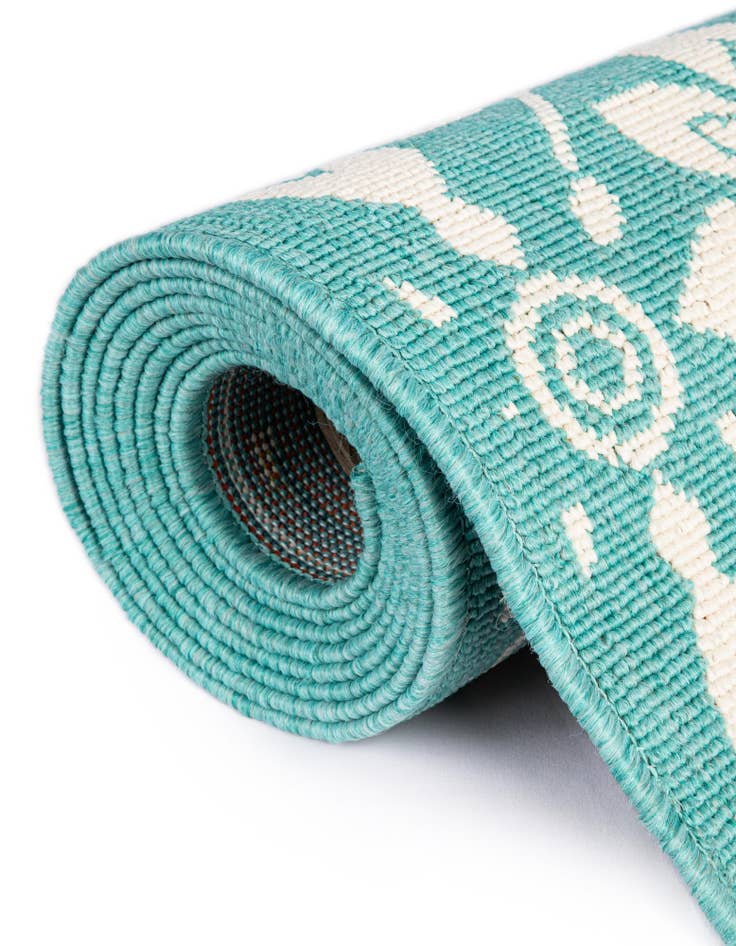 Detail image of  7' 10 x 7' 10  Washable Lattice Indoor / Outdoor Square Rug