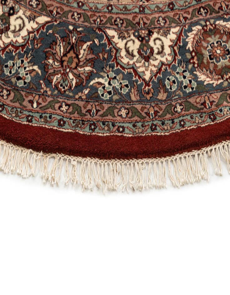 Detail image of  9' x 9'  Hand Knotted Shiraz Oriental Wool Round Rug