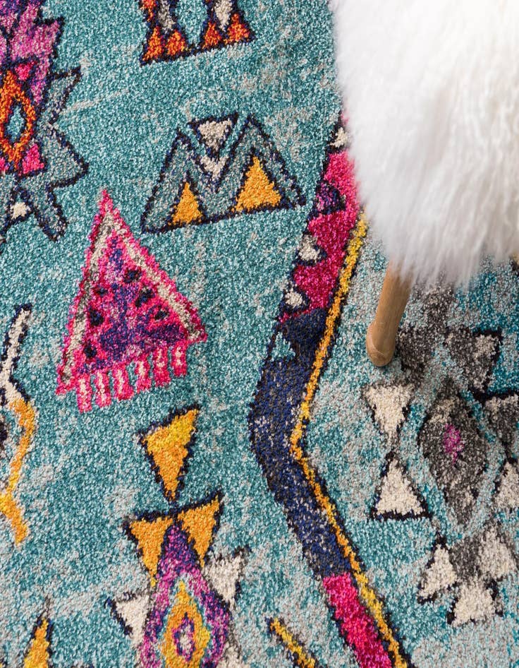 Detail image of  5' x 8'  Washable Mesa Rug