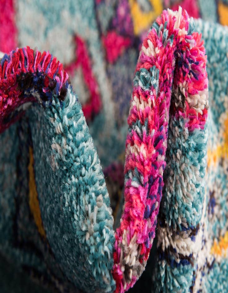 Detail image of  5' x 8'  Washable Mesa Rug