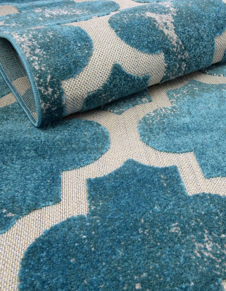 Detail image of  5' x 8'  Washable Lattice Indoor / Outdoor Rug