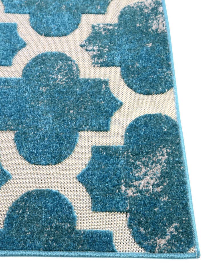 Detail image of  5' x 8'  Washable Lattice Indoor / Outdoor Rug