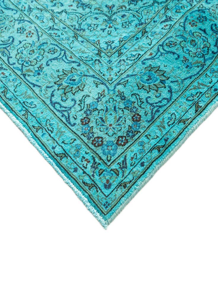 Detail image of  6' 6 x 9' 7 Vintage Royal Rug