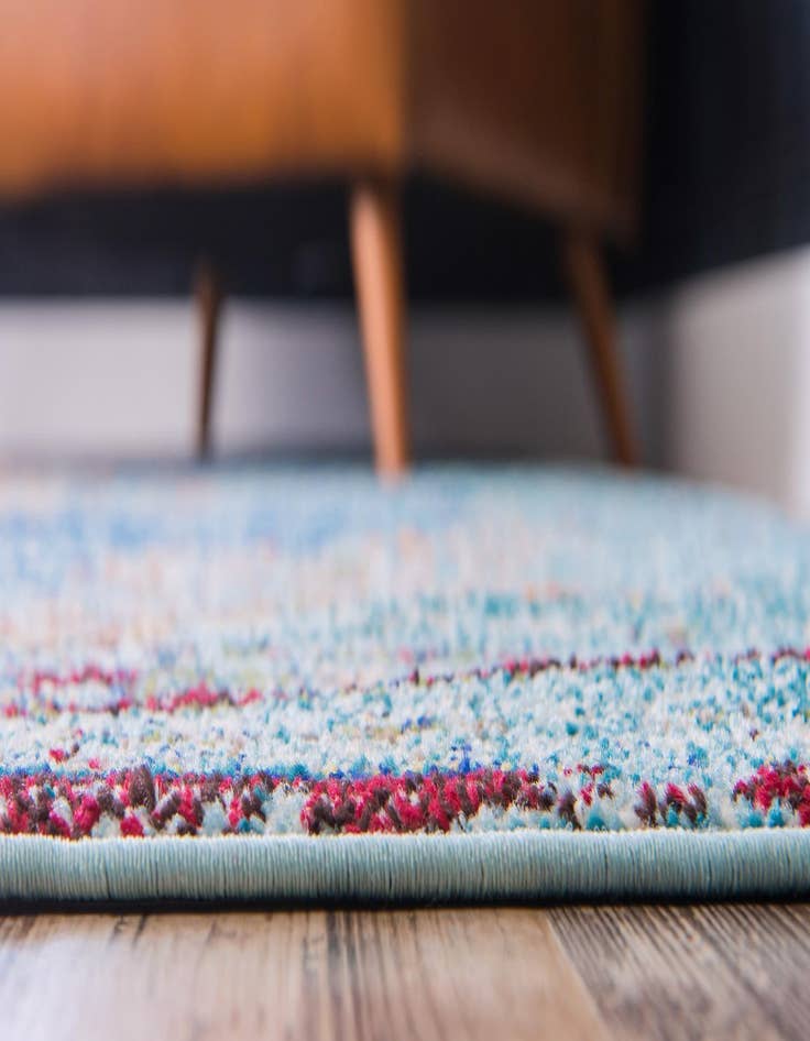 Detail image of  8' x 8'  Washable Carnevale Round Rug