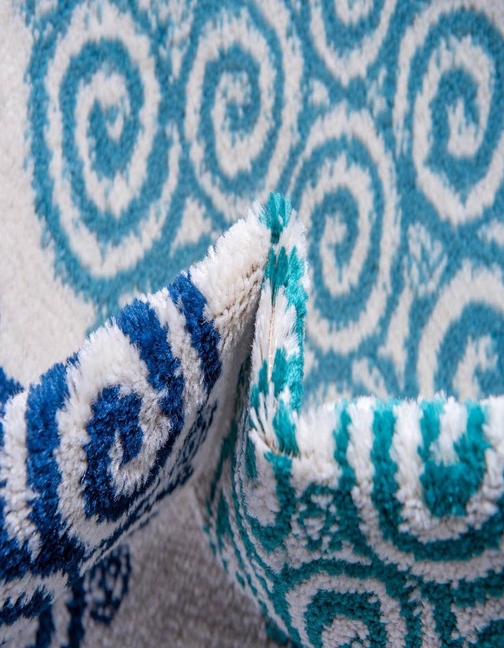 Detail image of Jane Seymour 2' x 6' Open Hearts Runner Rug