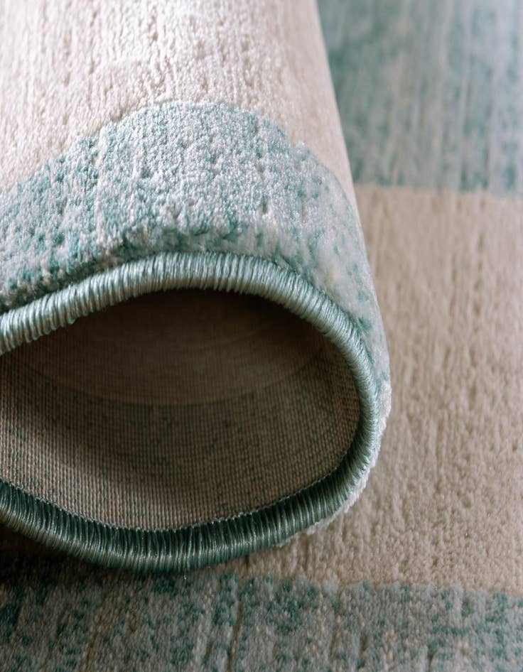 Detail image of Jill Zarin 2' 7 x 8' Uptown Yorkville Runner Rug