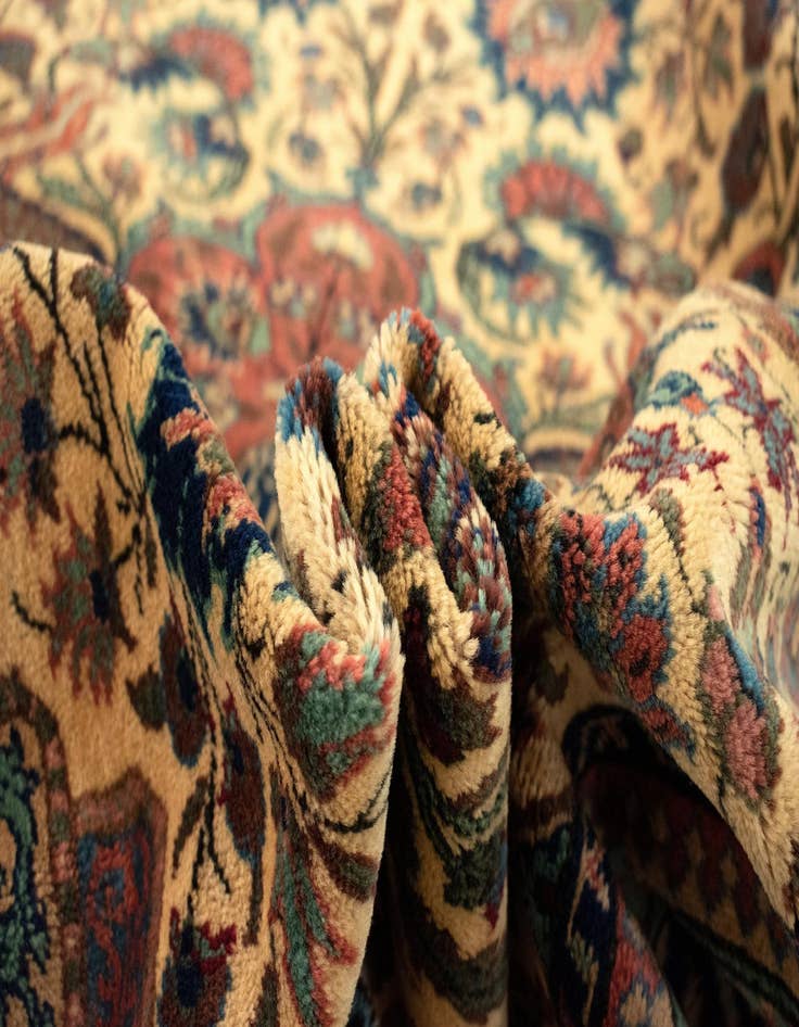 Detail image of  4' 7 x 4' 8  Hand Knotted Kayseri Square Rug