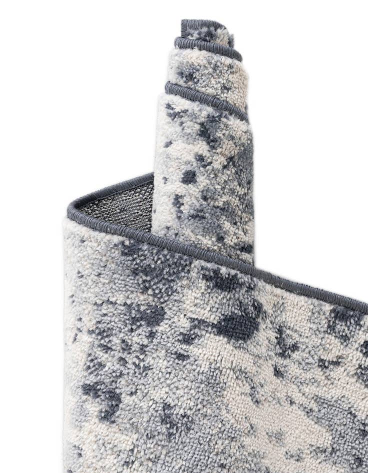 Detail image of  4' x 6' Aurora Oval Rug