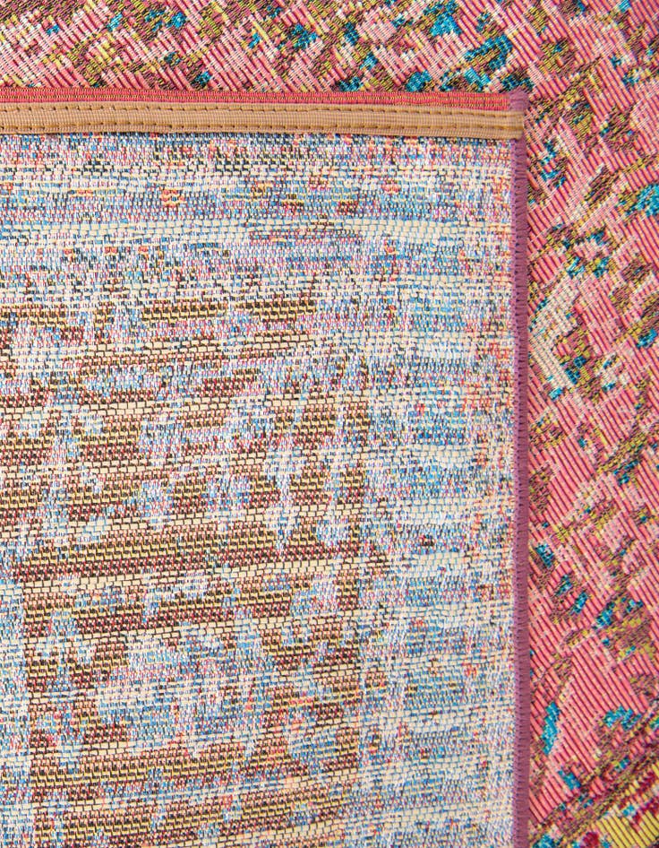 Detail image of  7' 10 x 7' 10  Washable Traditional Indoor / Outdoor Square Rug