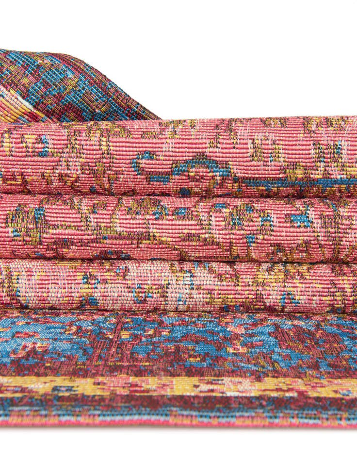 Detail image of  7' 10 x 7' 10  Washable Traditional Indoor / Outdoor Square Rug