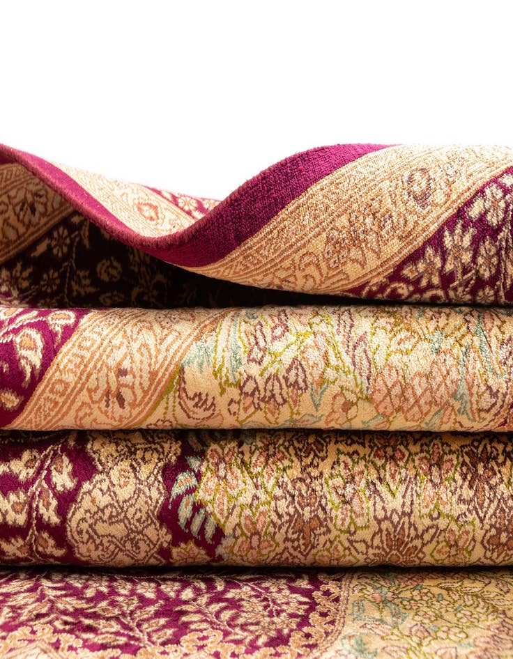 Detail image of  3' 3 x 4' 10 Ghom Silk Rug