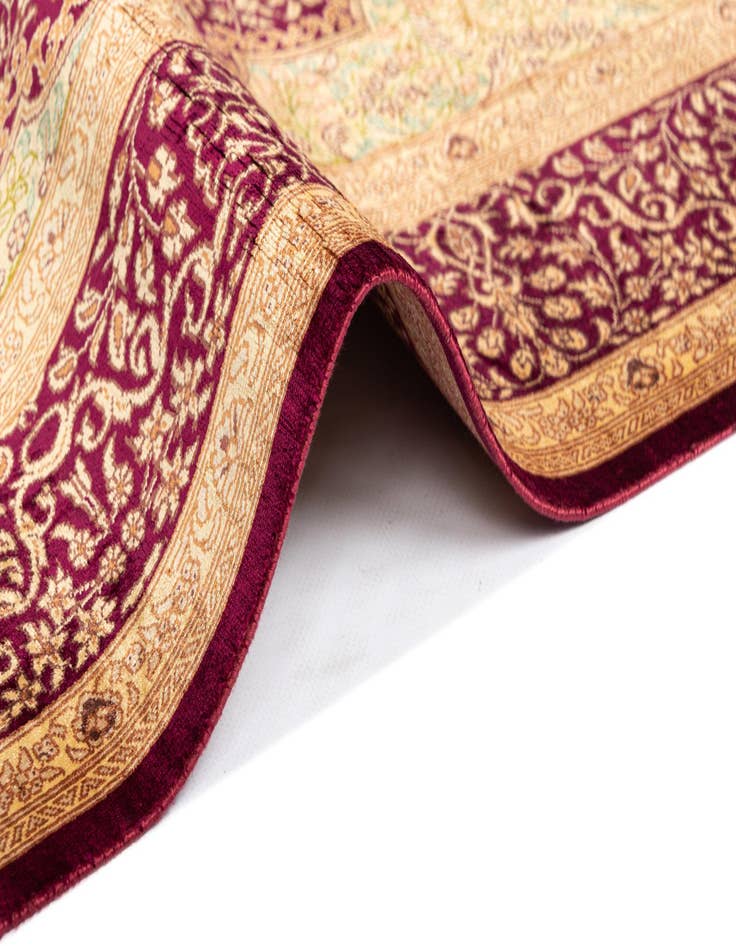 Detail image of  3' 3 x 4' 10 Ghom Silk Rug