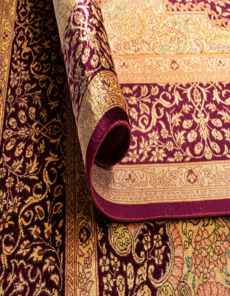 Detail image of  3' 3 x 4' 10 Ghom Silk Rug