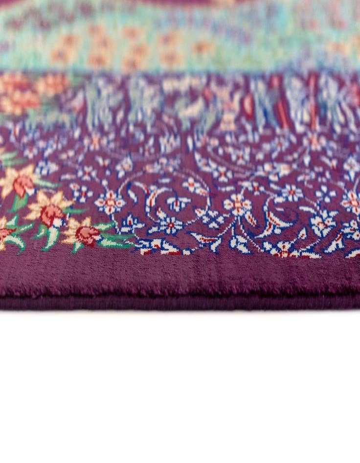 Detail image of  3' 3 x 4' 10 Ghom Silk Rug