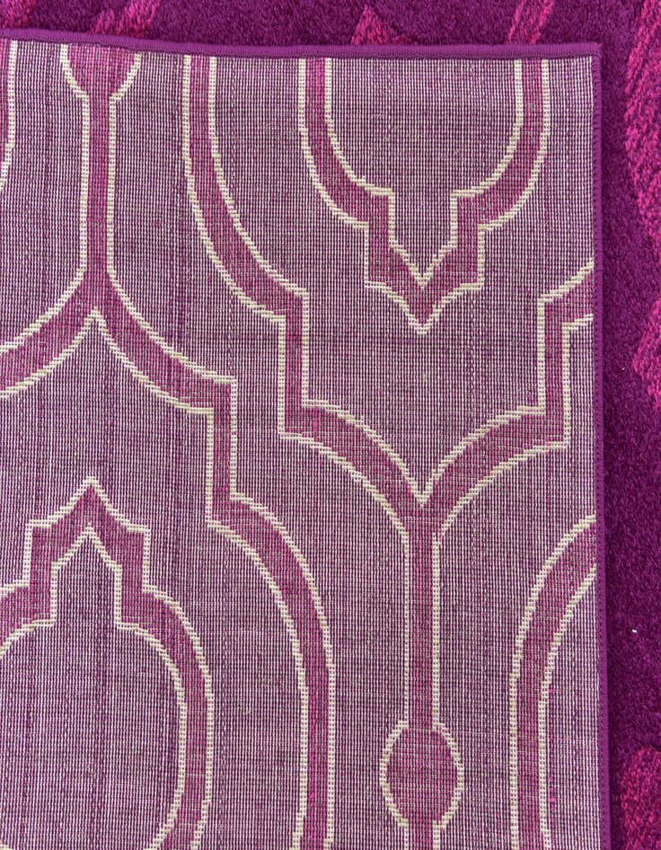 Detail image of  8' x 10' Lattice Frieze Rug