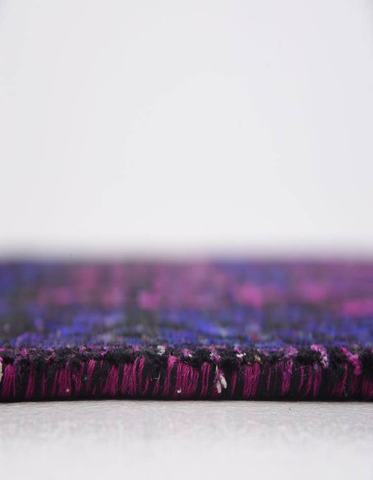 Detail image of  7' 7 x 9' 6  Hand Knotted Sari Rug