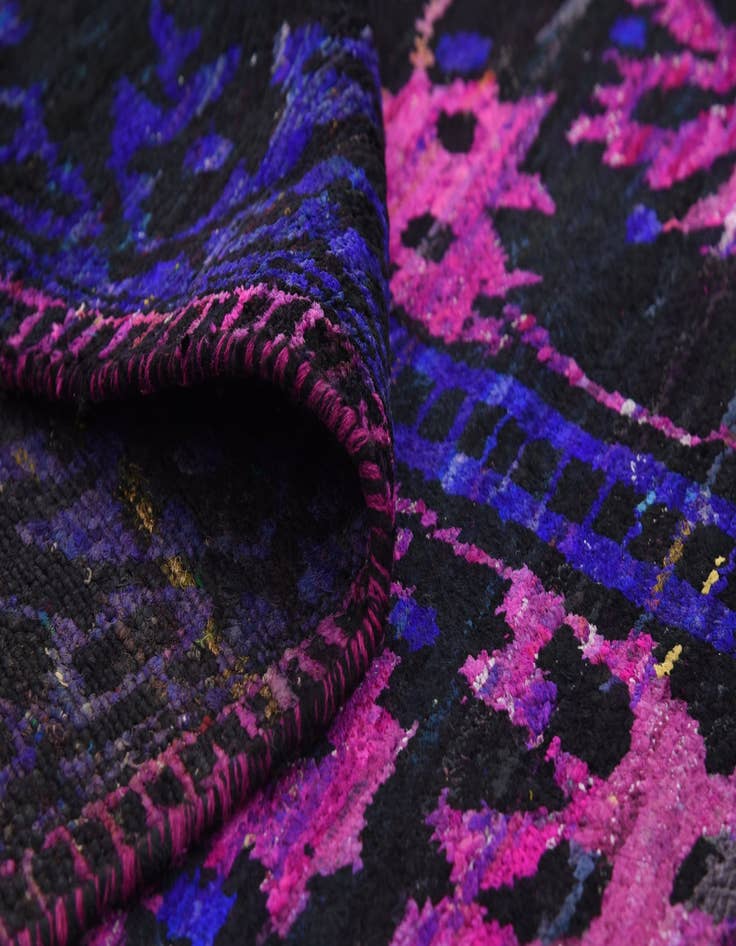 Detail image of  7' 7 x 9' 6  Hand Knotted Sari Rug