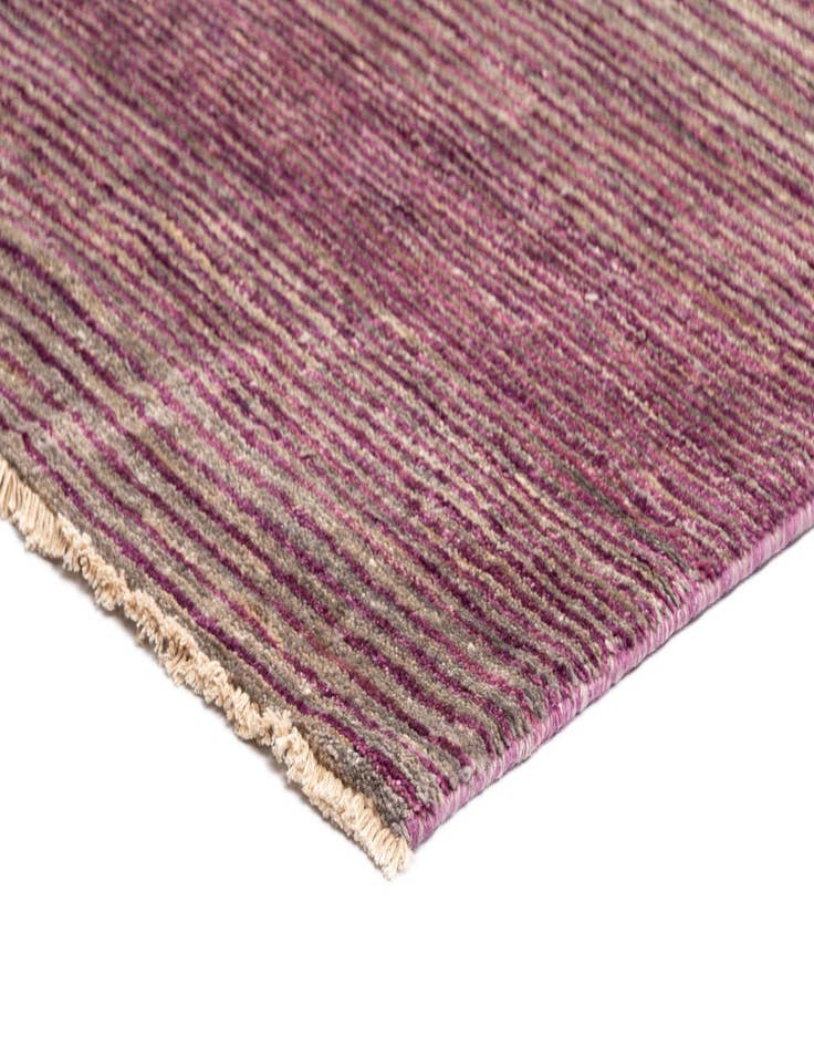 Detail image of  6' 10 x 9' 9 Tabiibaft Wool Rug