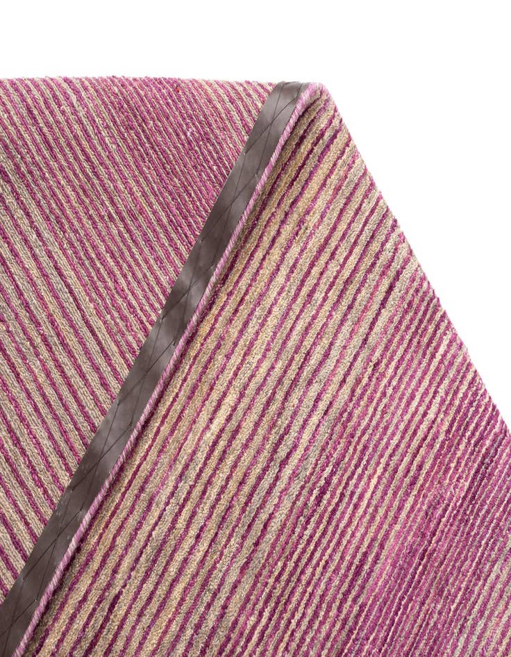 Detail image of  6' 10 x 9' 9 Tabiibaft Wool Rug