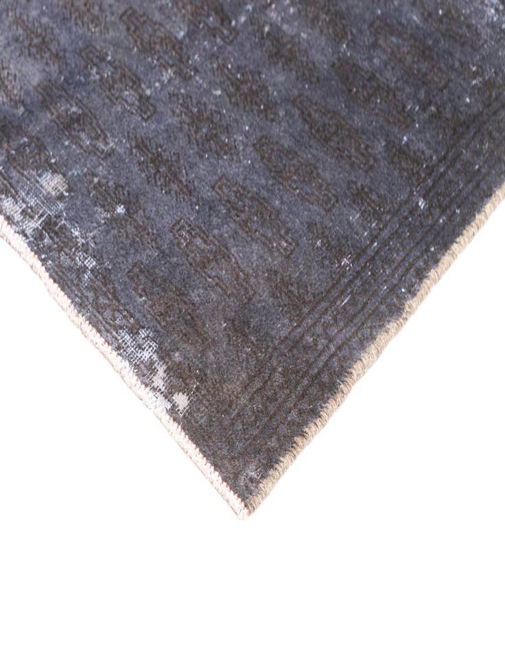 Detail image of  5' x 7' 9 Vintage Royal Rug