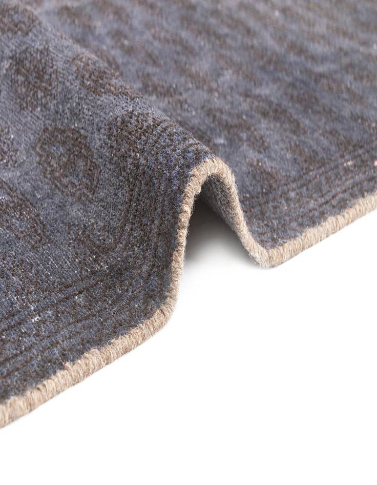 Detail image of  5' x 7' 9 Vintage Royal Rug