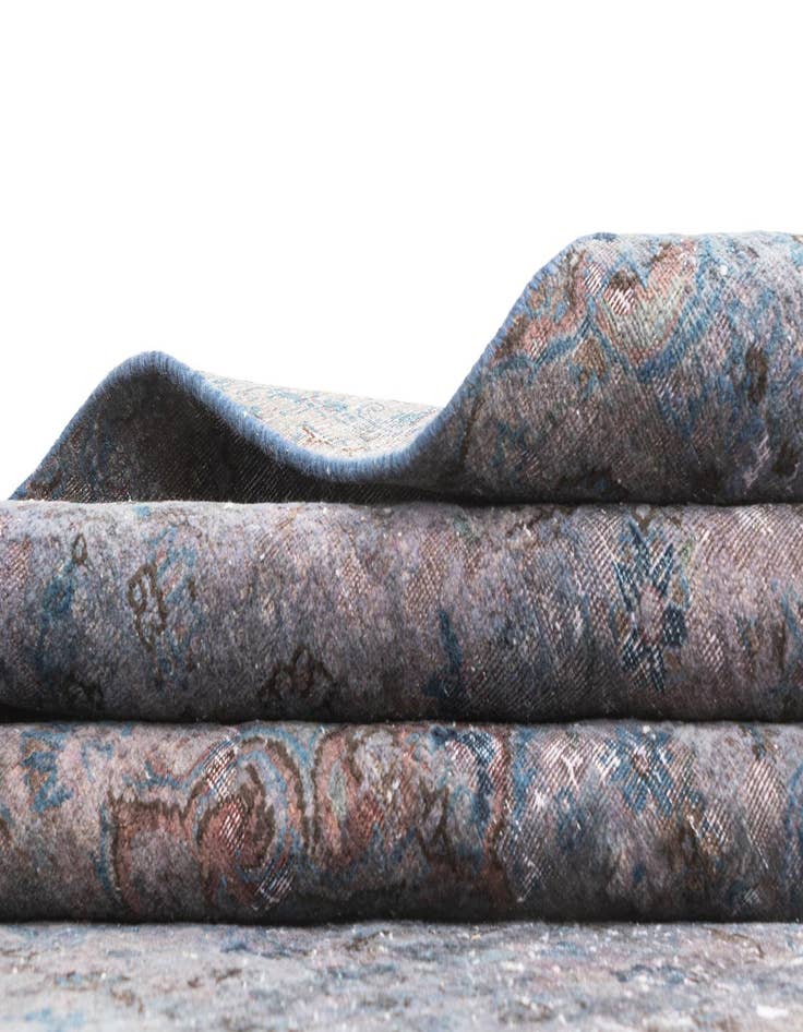 Detail image of  5' 3 x 7' 10 Vintage Royal Rug