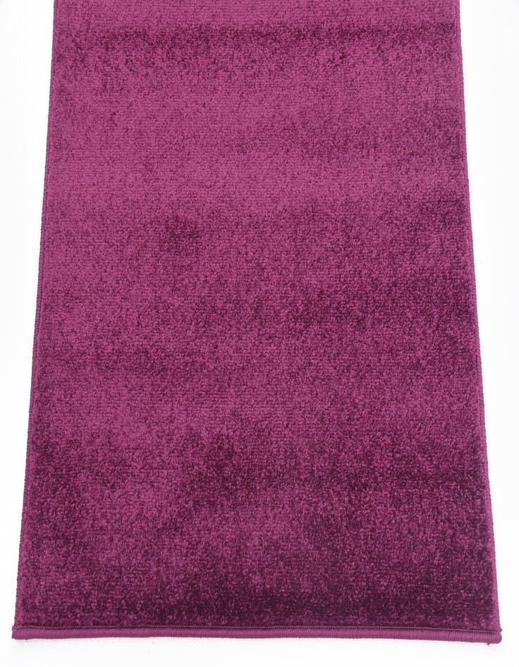 Detail image of  2' 7 x 9' 10 Basic Runner Rug