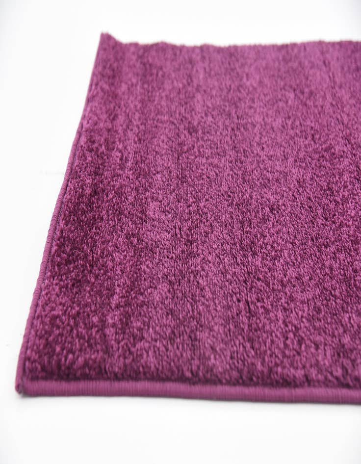 Detail image of  2' 7 x 9' 10 Basic Runner Rug