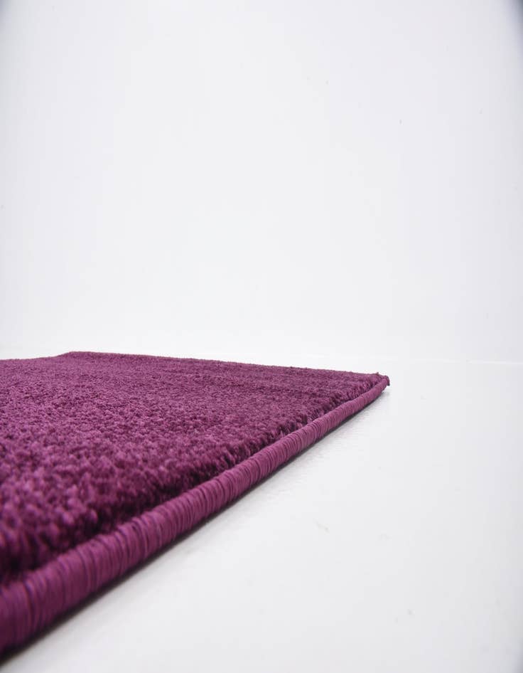Detail image of  2' 7 x 9' 10 Basic Runner Rug