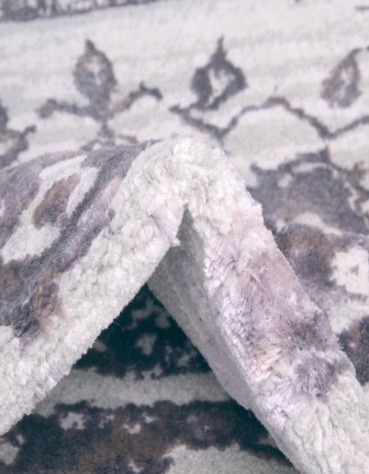 Detail image of 2' 7 x 8' 2 Derbyshire Runner Rug