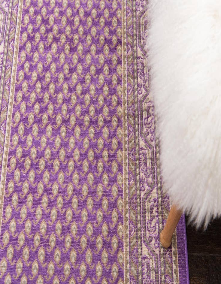 Detail image of  2' 9 x 9' 10 SoHo Runner Rug