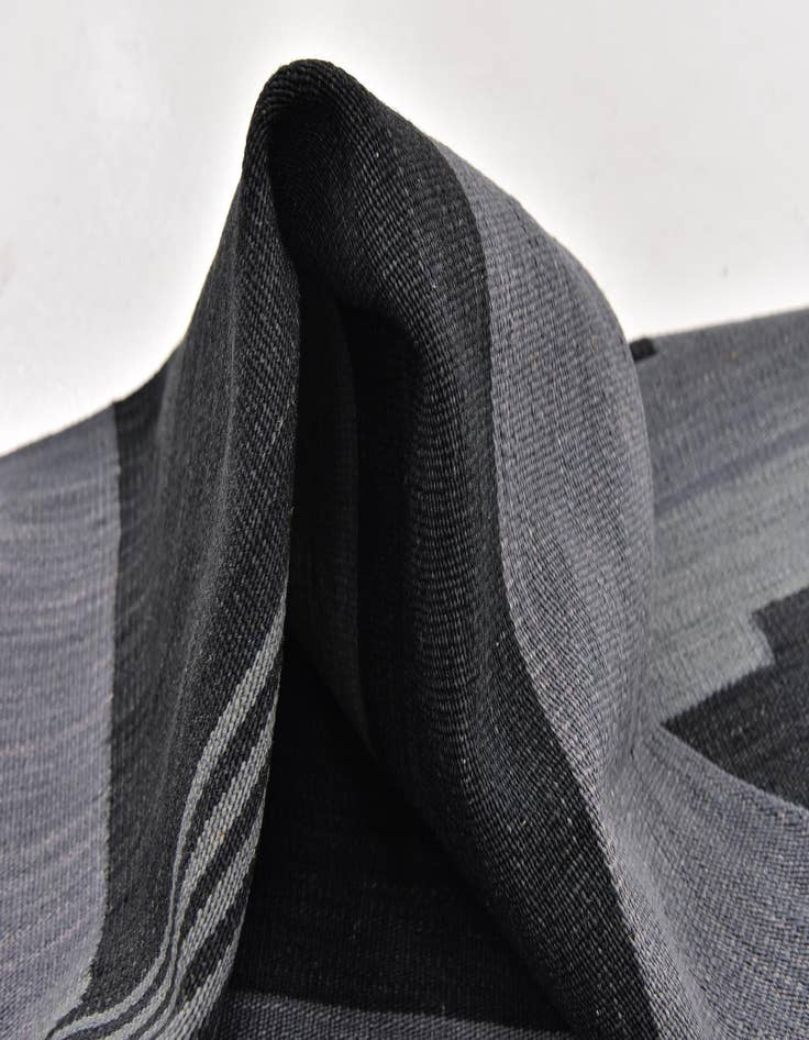 Detail image of  5' 2 x 6' 4  Hand Woven Kilim Modern Wool Square Rug