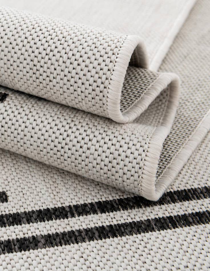 Detail image of  4' x 6'  Washable Modern Indoor / Outdoor Rug