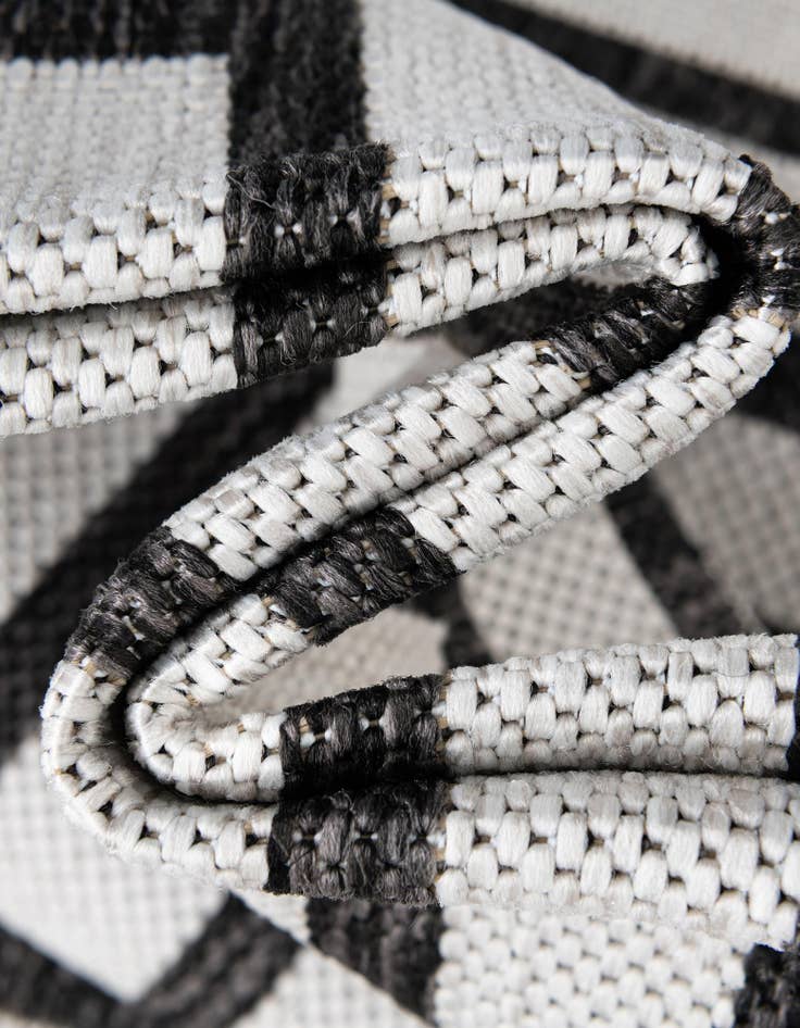 Detail image of  4' x 6'  Washable Modern Indoor / Outdoor Rug