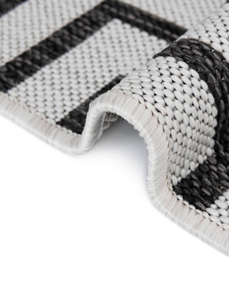 Detail image of  4' x 6'  Washable Modern Indoor / Outdoor Rug