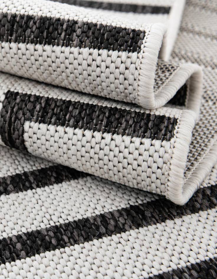 Detail image of  4' x 6'  Washable Modern Indoor / Outdoor Rug